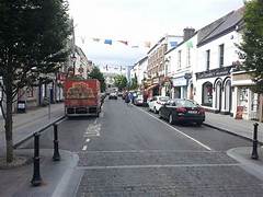 Pearse Street, Ballina, Co. Mayo | https://commons.wikimedia.org/wiki/File:Pearse_St._Ballina,_Co_Mayo,_Ireland.jpg