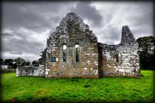 Inishmaine Abbey | https://www.megalithicireland.com/Inishmaine%20Abbey,%20Mayo.html/