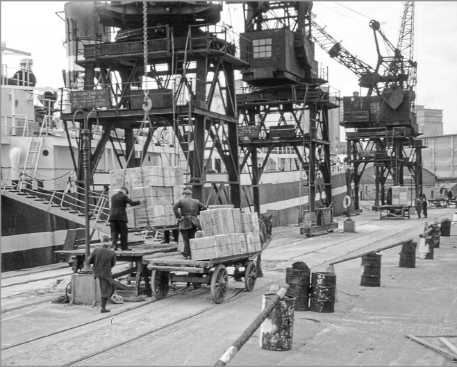 Working on the Docks | Courtesy of the Dublin Port Company