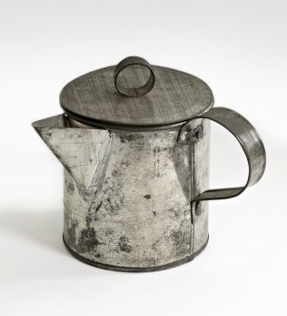 Object No. 82 Emigrant's teapot, late-nineteenth to mid-twentieth century | National Museum of Ireland - Country Life
